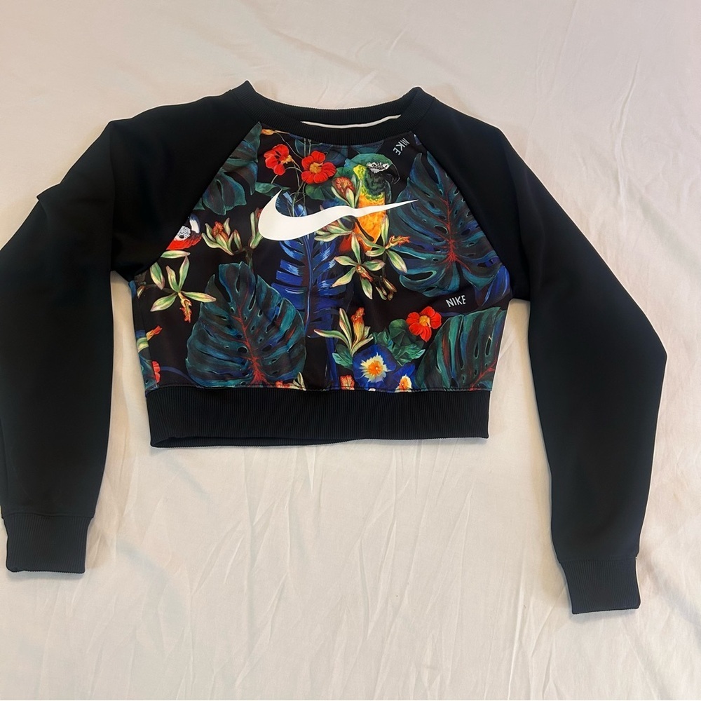 Nike Women's Black Floral Pullover Crewneck Cropped Sweatshirt Xs